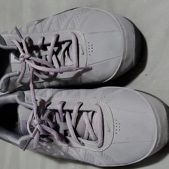 Nike men's tennis shoes - Picture 2 of 4